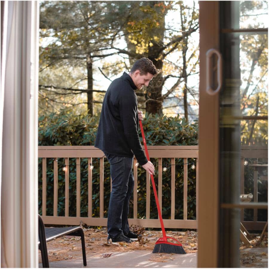 Oskar Outdoor Broom
