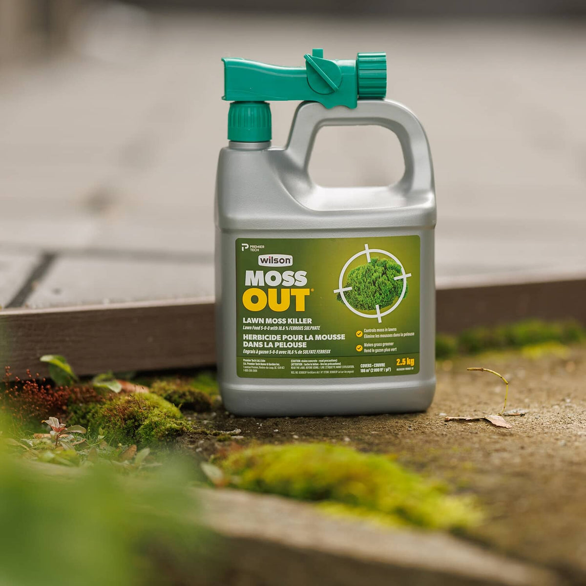 MossOut Moss Control - with Lawn Food, 2 L