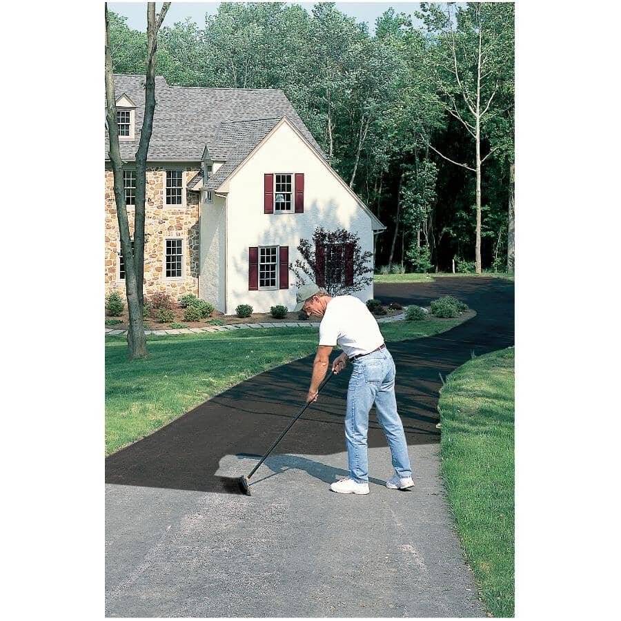 Drive-Maxx 700 Resurfacing Asphalt Filler & Sealer - 17 L
